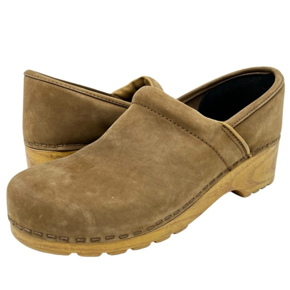 L.L. Bean Gold Textured Surface